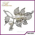 Beautiful brooch satinless steel leaf shaped brooch with freshwater pearl decorated